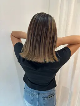 ✨️ナチュラル、透明感✨️ハイライト12枚➕カラー💎ケアブリーチ込み🪞.*