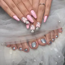 フットネイル やり放題🪄︎︎◝✩  オフ有り無しメッセージにて 💬 フットバス付き❕