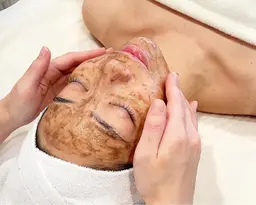 プラチナクレイピール《トリプル》プラチナ量3倍、お顔+首+デコルテ、または背中ニキビにも対応