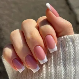 フレンチアートネイル，ベースの色やフレンチの色を変えます。