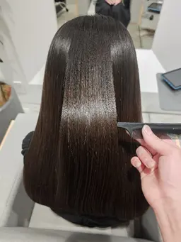 誰もが憧れる美髪ストレート+髪質改善トリートメント