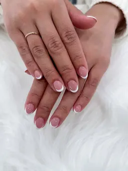 ハンドネイル🎀フレンチ《オフ有》