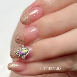 【美フォルム】グラデかワンカラー　キラキラパーツ1個かストーンアート総数10個２本まで　¥6,200