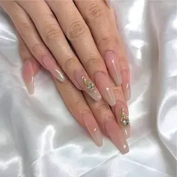 【オフ無】チップ長さだし🎀グラデーション🤍