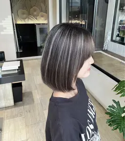 ハイライトカラー🩶+5stepトリートメント(ケアブリーチ、オンカラー込み)