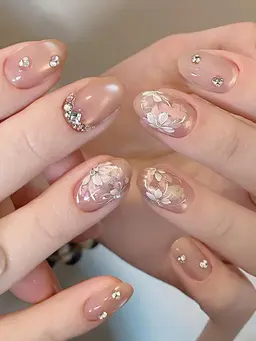 練習アートネイルです、持ち込みデザインOK