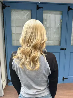 カット+デザインカラー+ケアプロ使用最高級フローディアトリートメント✂️🎀🎀✨