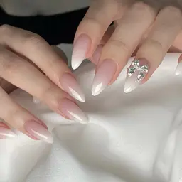 「オフあり」グラデーションネイル