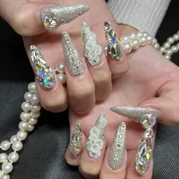 オフ🈶【ジェルチップ長さだし】10本アート⭕️パーツゴテゴテ派手ネイル💅🏻ロングチップ🆗