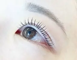 本店大人気パリジェンヌ、根元から85度上がります♪