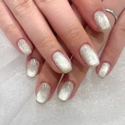 《オフ有り》ご新規様オフ無料！マグネットorフラッシュネイル💍🤍パラジェル使用（再来オフ代別途）