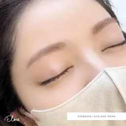 眉毛スタイリング