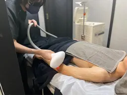 【とにかく男性スタッフに施術してもらいたい】メンズ全身脱毛（顔とVIOなし）