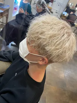 カット+ブリーチカラー