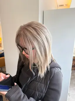 【新生活応援キャンペーン🌸】大人気🎶ハイトーンWカラー¥15800ケアトリートメント付き!!