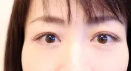 自まつ毛一本に対して一本のエクステを装着する「シングルエクステ」ナチュラルデザインコース