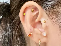 【さりげなく可愛くしたい方に💕】　　　　　　　　　　　💎 耳ツボジュエリー💎6粒コース