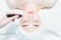 【毛穴洗浄+生炭酸パック】