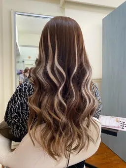 《手軽に遊べるプルエクステ》 プルエクステでハイライトorインナー！15本でイメチェン⭐️