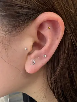 耳つぼジュエリー👂🎀*. ﾟ両耳10粒まで