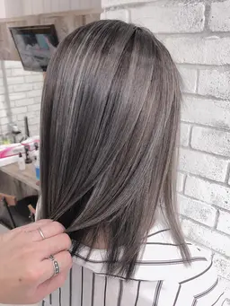 【海外セレブ風☆】ケアブリーチ使用❤️ハイライトorグラデーションorインナーカラー＋カット＋Aujua TR