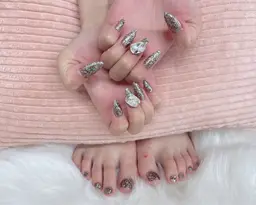 【推薦】40％OFF-ハンド＆フット同時施術★ラメグラ￥8980／マグネット￥9980