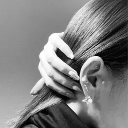 耳つぼジュエリー8粒、3300円​〜​