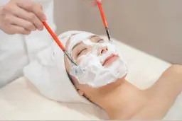 ララ洗顔＋ララピール＋サーマトリックス❣️艶肌とリフトアップを同時に叶えます🪄お首​〜​全顔をしっかりケア🫶