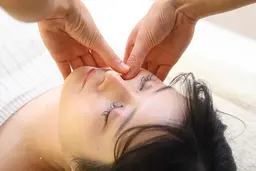 フェイスラインスッキリ小顔調整（問診含む）