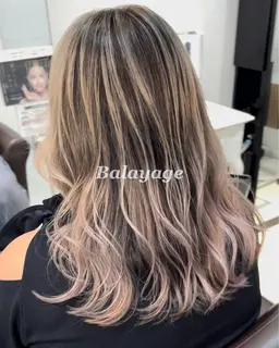 3ヶ月、根本が気にならない✨バレイヤージュorグラデーション【ブリーチカラー】外国人風のカラーをしたい方におすすめです！