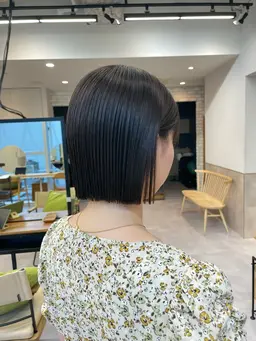 ✨期間限定メニュー✨カット＋縮毛矯正＋𝐀𝐮𝐣𝐮𝐚トリートメント