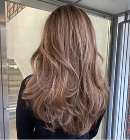 🇺🇸海外風🇺🇸『ミニモ限定30%off』ハイライトカラー+補修トリートメント(細めから太めまでご相談下さい💫)