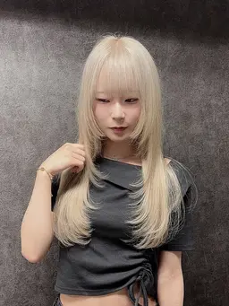 ブリーチ➕カラー➕カット(ウルフ)(ミディアム)(ロングレイヤー)。