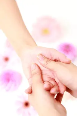 【ネイルケア+スペシャルハンドトリートメント】が¥4400→¥3300