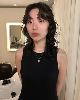 【今だけ限定メニュー✨】ミディアムウルフカット+柔らかニュアンスパーマ🪡