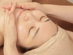 【顔のむくみ/睡眠不足/眼精疲労】ドライヘッドスパ+フェイシャルマッサージで至福のひと時を♪ ディープクレンジング付