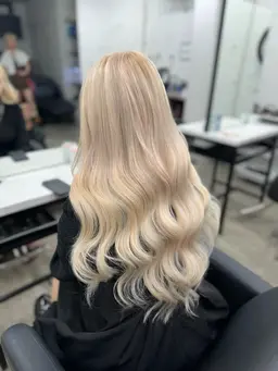 🔥イメージチェンジ、ハイトーンにしたい人必見🔥🦋ハイブリーチカラー🦋(ブリーチ2回+フルカラー＋整えカット)