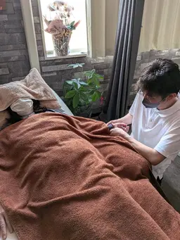 ヘッドマッサージ15分+ハンドマッサージ15分