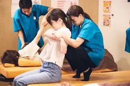 •　【人気No.1】猫背・巻き肩スッキリ！姿勢改善整体／60分