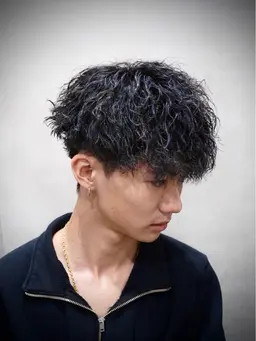 🔥メンズカット+選べるパーマ🔥ダメージ最小で持続力UP✨朝のセット5分短縮💨年始前に垢抜けよ