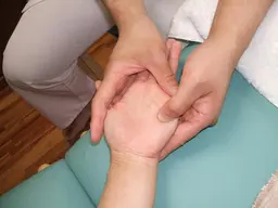 《新規》【抱っこ疲れや手を沢山使う方に】部分整体 約30分+ハンドリフレクソロジー約15分