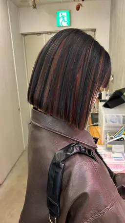 ブリーチ無しのデザインカラー🤍🖤(インナーカラー、イヤリングカラー、グラデーションなど)塗り分け料金込みのお値段です