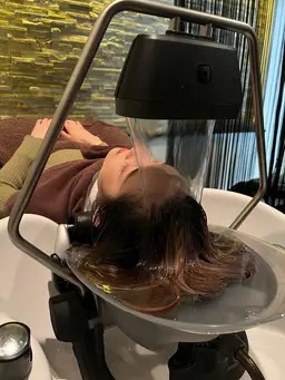 🌈SNSで話題の炭酸泉かけ流しの頭浸浴クーポン‼️カット➕カラー➕頭浸浴スパ　9900円✨✨