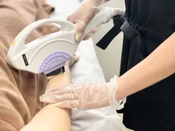 【新規女性/学割U24/24歳以下なら社会人も◎】両脇・両腕・両脚光脱毛¥3980