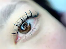 【お年玉クーポン！！】SNSで話題！ナチュラル-ワンホン-デザインマツエク✩