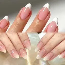 【12/26限定】フレンチ&グラデーションネイル/流行りのアシメデザイン🤍