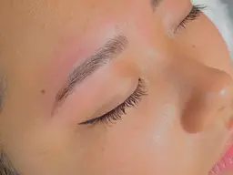 ナチュラルアイブロウリフト（眉毛パーマ＆ワックス脱毛）