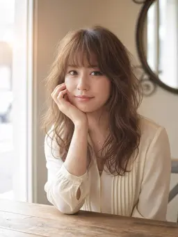 カット（肩下の長さ）ミディアム〜ロング、レイヤーカット