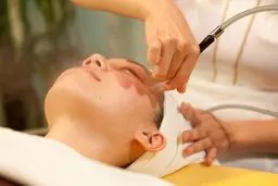 28【速効★瞬間塗る糸リフト&美白】ハイパー×EMSキャビ立体顔筋&美白EGF70分6,880円