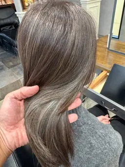 ブリーチカラー(ミルクティー系、グレージュ系カラー、ハイトーンのみ)撮影可の方女性限定、白髪ぼかし的なカラー可、カット相